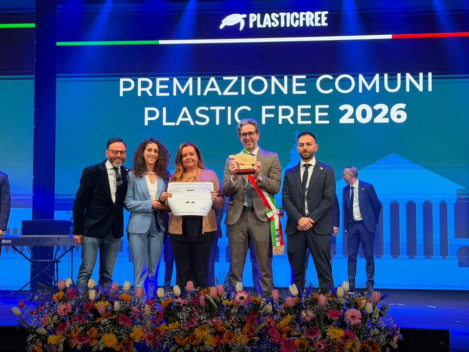 Roseto degli Abruzzi ritira a Roma il riconoscimento di Comune “Plastic Free”, passando a due "tartarughe"